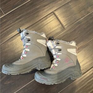 Snow boots
